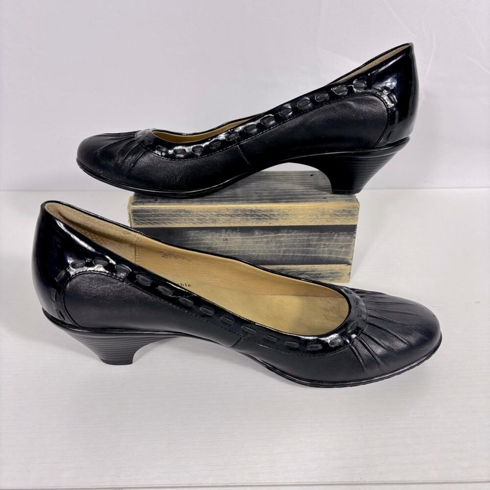 Softspots Black Women's Pumps With Subtle Design Size 10